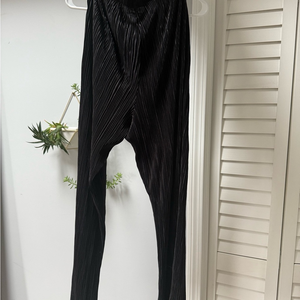 Black Women's Pleated Pant Set - Picture 3 of 3